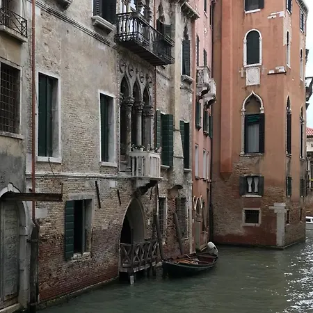 B&B 카 아마디 4*